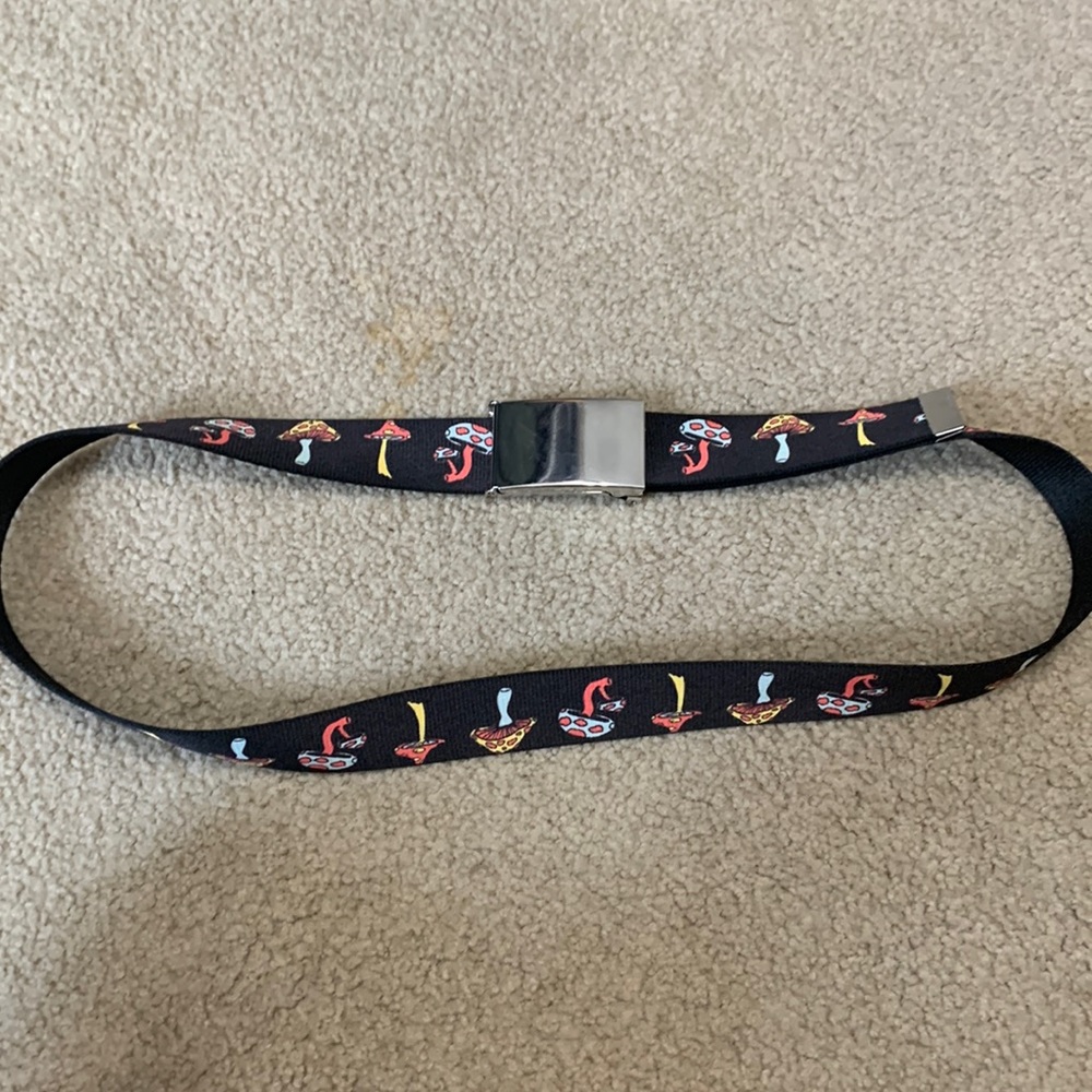 Black and mushroom belt